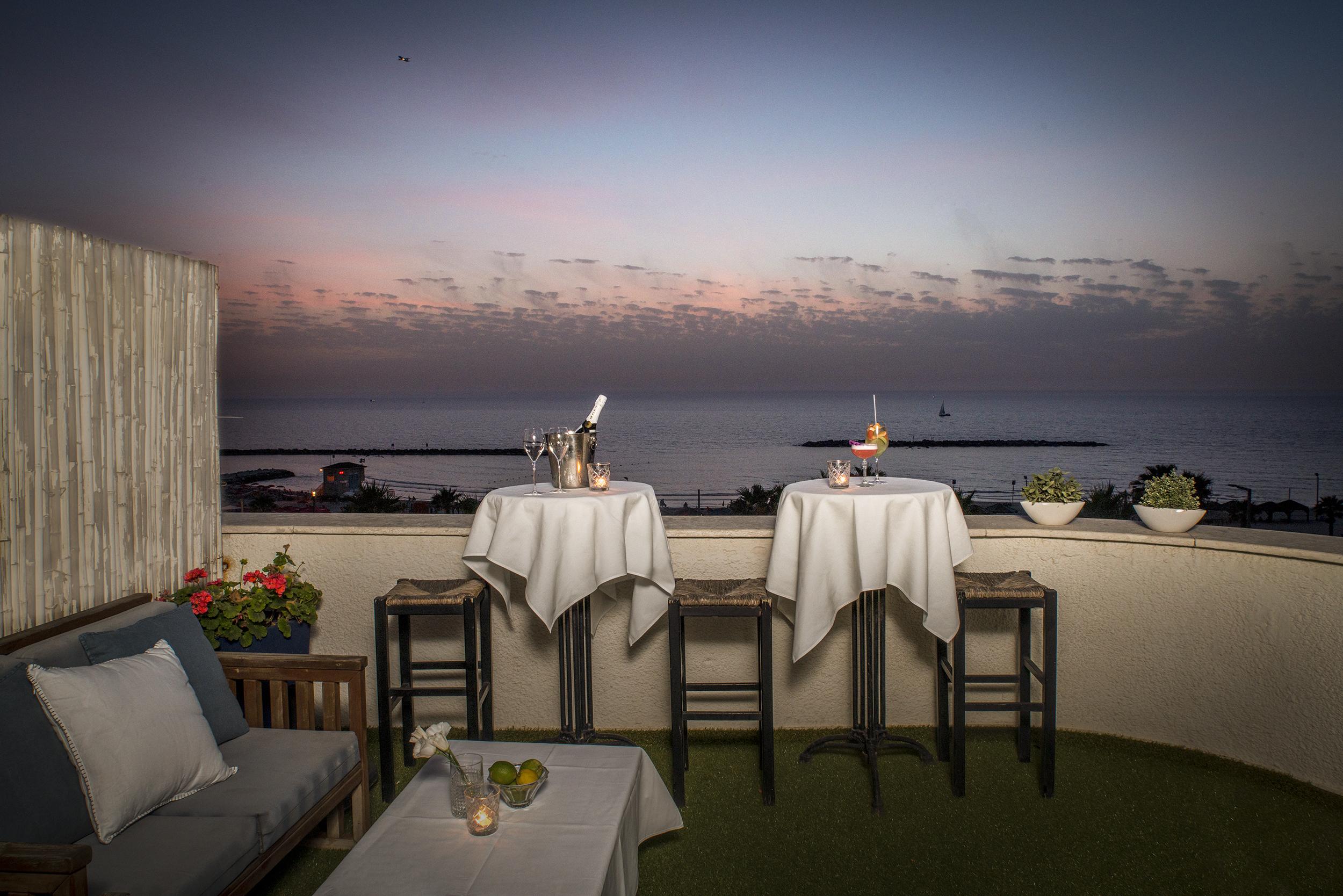 Dream Beach 98 Hotel And Spa Тель-Авив Экстерьер фото