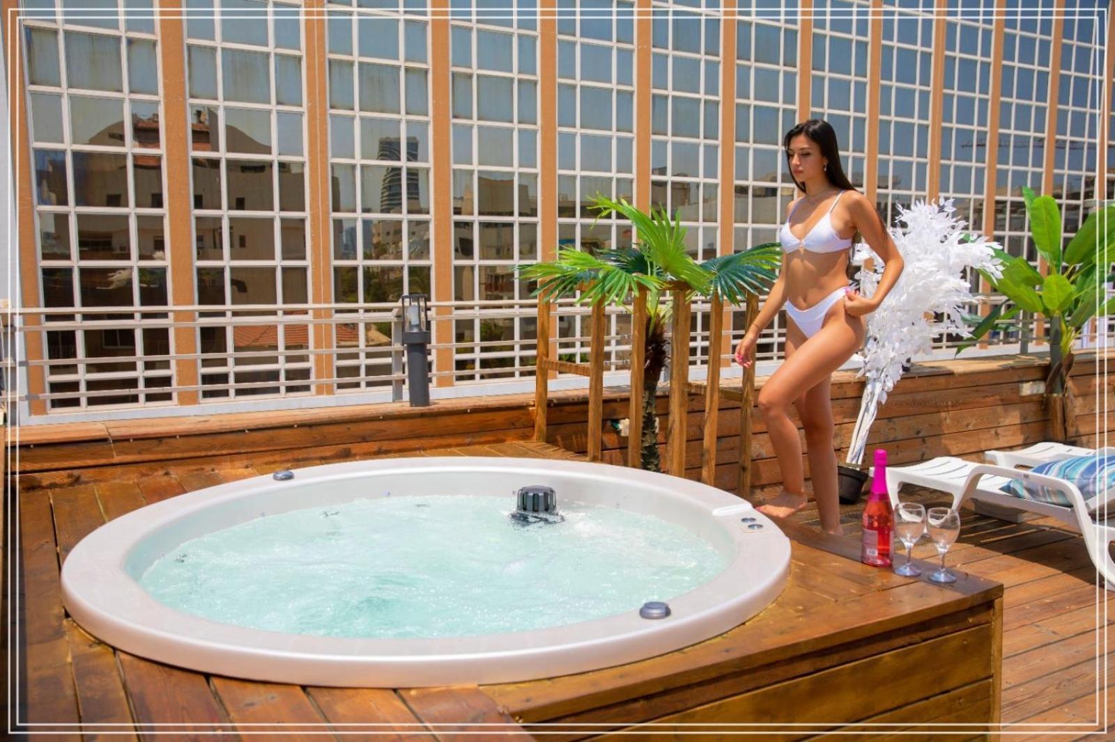 Dream Beach 98 Hotel And Spa Тель-Авив Экстерьер фото